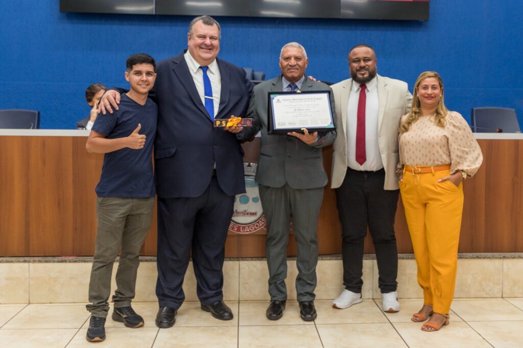 Deputado estadual, ex-vereador e professor recebem Título de Cidadão Três-Lagoense Deputado estadual, ex-vereador e professor recebem Título de Cidadão Três-Lagoense