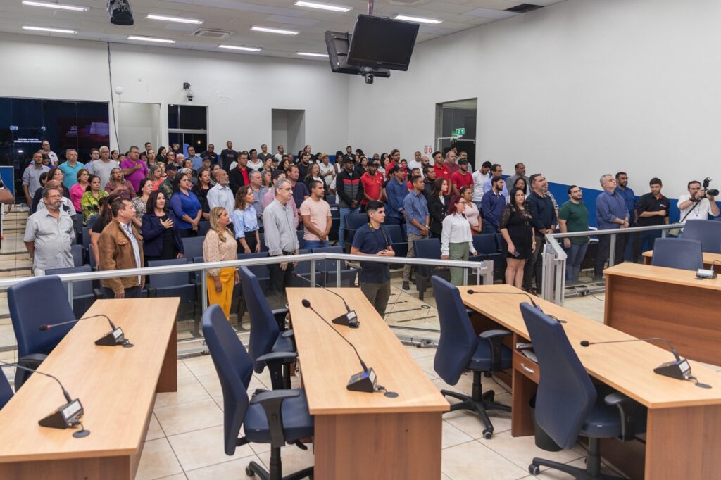 Deputado estadual, ex-vereador e professor recebem Título de Cidadão Três-Lagoense Deputado estadual, ex-vereador e professor recebem Título de Cidadão Três-Lagoense
