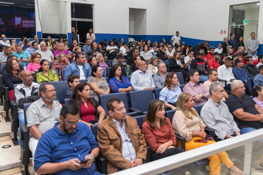 Deputado estadual, ex-vereador e professor recebem Título de Cidadão Três-Lagoense Deputado estadual, ex-vereador e professor recebem Título de Cidadão Três-Lagoense
