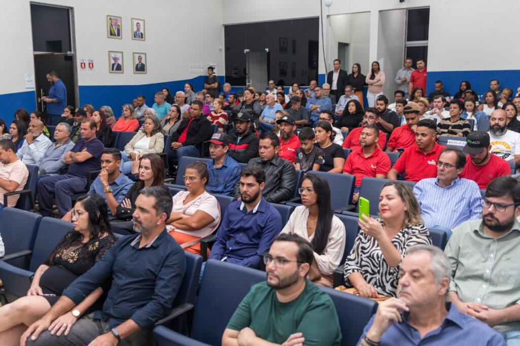 Deputado estadual, ex-vereador e professor recebem Título de Cidadão Três-Lagoense Deputado estadual, ex-vereador e professor recebem Título de Cidadão Três-Lagoense