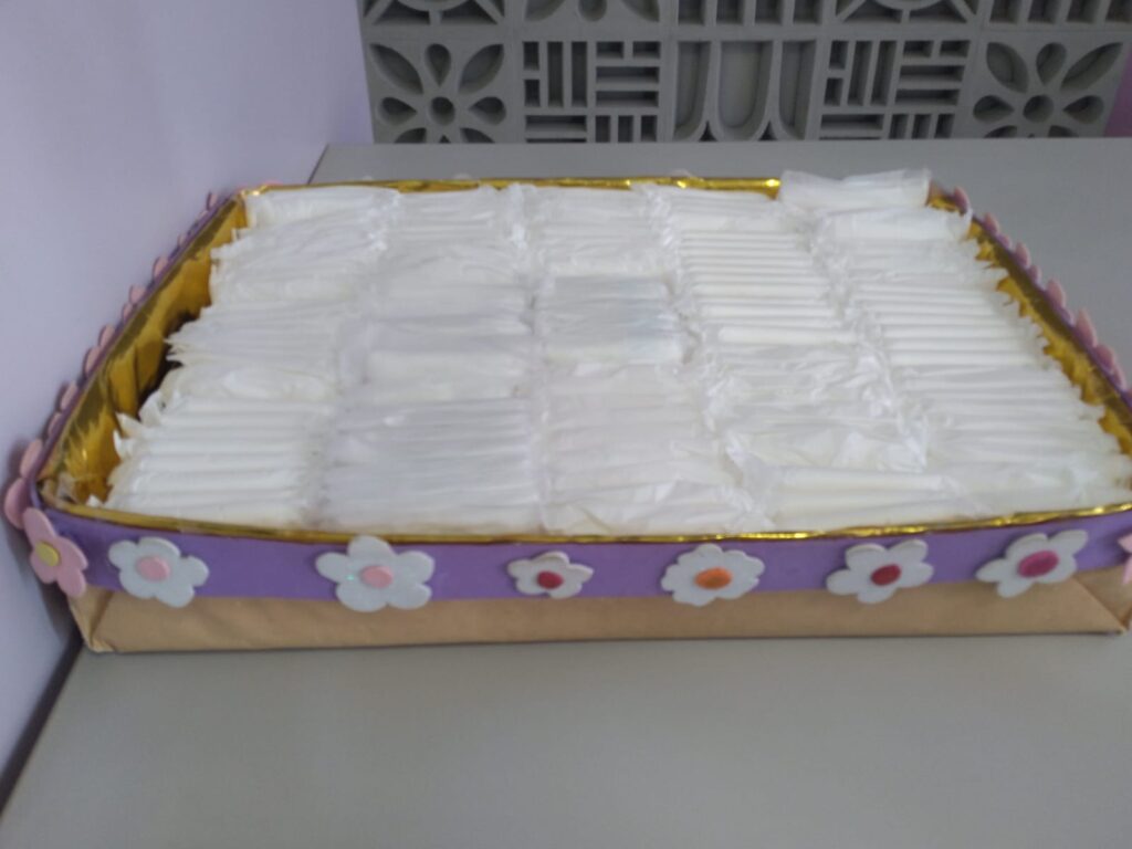 Dignidade Menstrual: campanha arrecada mais de 1.200 absorventes para mulheres em situação de vulnerabilidade