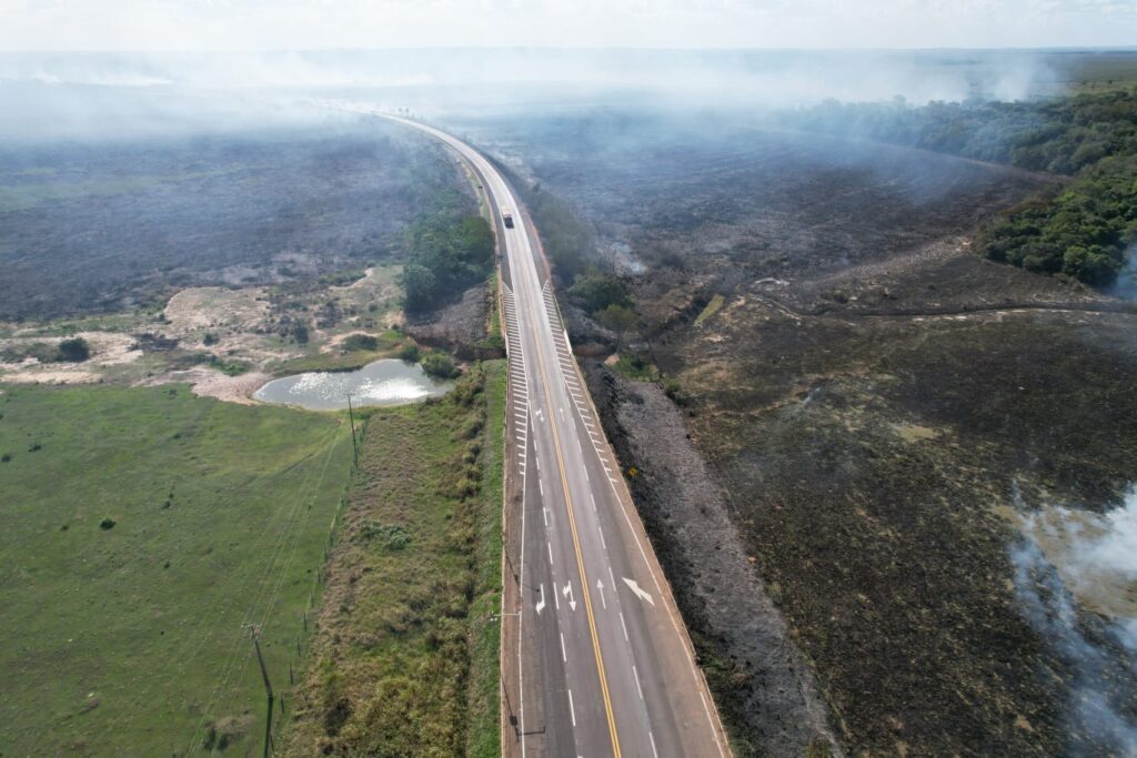 Bombeiros de MS atuam no combate a dois incêndios florestais, no Pantanal e em Naviraí