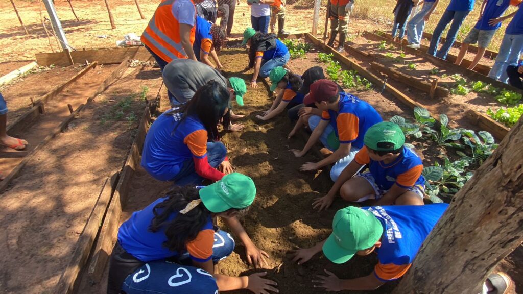 MS Florestal realiza ações educativas em escolas de três municípios com distribuição de centenas de mudas