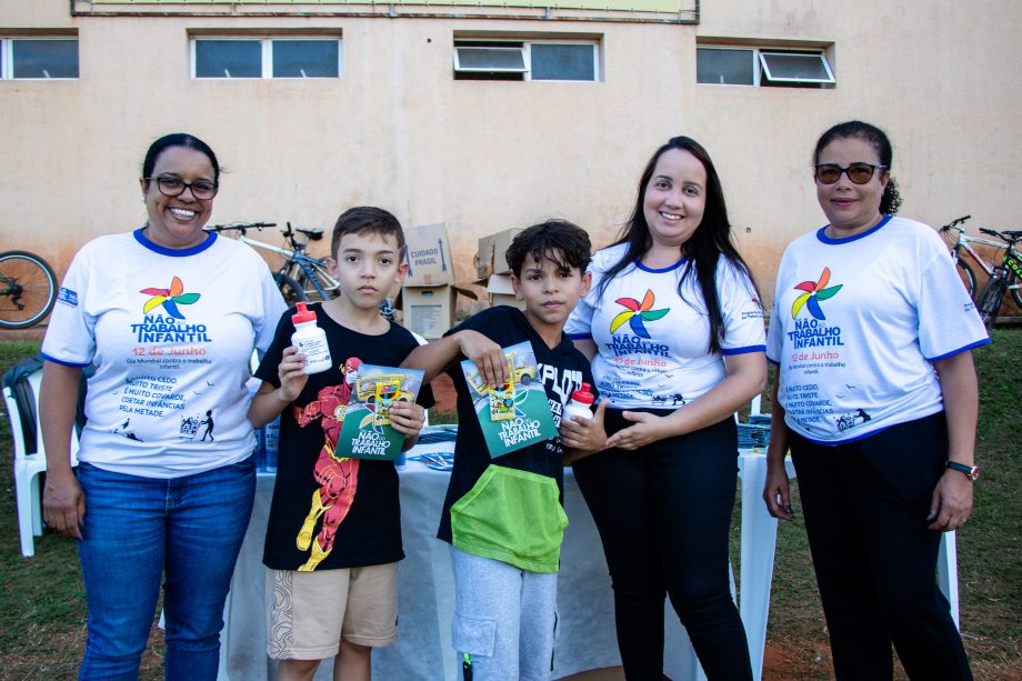 Evento em alusão ao trabalho infantil “Não Pule a Infância” reuniu cerca de 150 crianças e adolescentes na Lagoa Maior Evento em alusão ao trabalho infantil “Não Pule a Infância” reuniu cerca de 150 crianças e adolescentes na Lagoa Maior