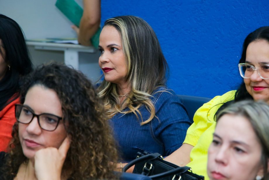 Prefeitura, Câmara e COMAD promovem Audiência Pública sobre o enfrentamento e combate às drogas Prefeitura, Câmara e COMAD promovem Audiência Pública sobre o enfrentamento e combate às drogas