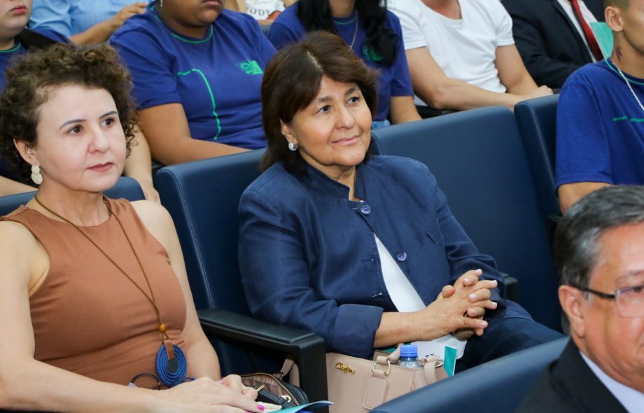 Prefeitura, Câmara e COMAD promovem Audiência Pública sobre o enfrentamento e combate às drogas Prefeitura, Câmara e COMAD promovem Audiência Pública sobre o enfrentamento e combate às drogas