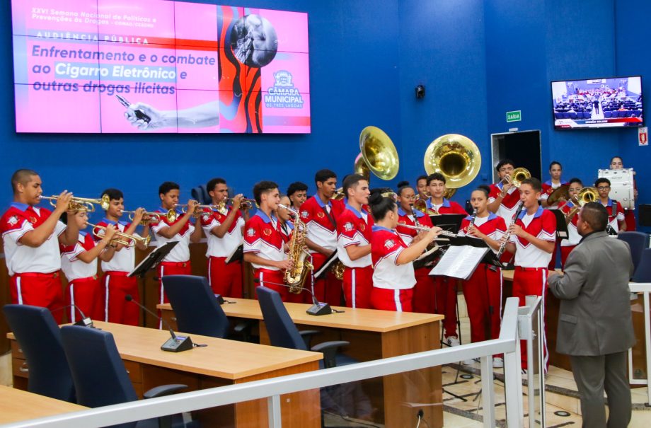 Prefeitura, Câmara e COMAD promovem Audiência Pública sobre o enfrentamento e combate às drogas Prefeitura, Câmara e COMAD promovem Audiência Pública sobre o enfrentamento e combate às drogas