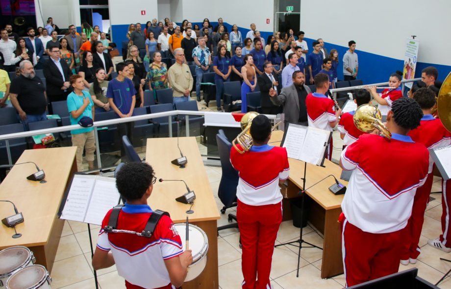 Prefeitura, Câmara e COMAD promovem Audiência Pública sobre o enfrentamento e combate às drogas Prefeitura, Câmara e COMAD promovem Audiência Pública sobre o enfrentamento e combate às drogas