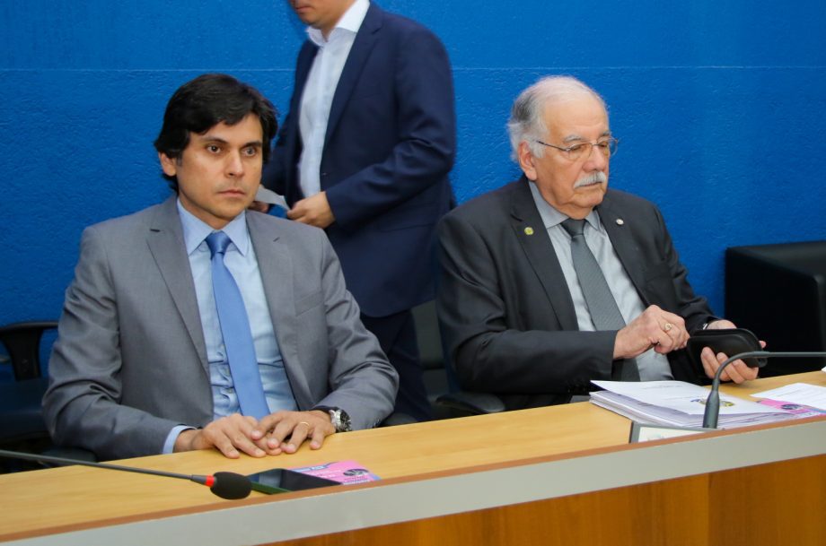 Prefeitura, Câmara e COMAD promovem Audiência Pública sobre o enfrentamento e combate às drogas Prefeitura, Câmara e COMAD promovem Audiência Pública sobre o enfrentamento e combate às drogas