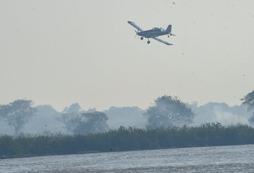Por terra, rio e ar: Governo de MS mobiliza várias frentes no Pantanal em ações contra o fogo