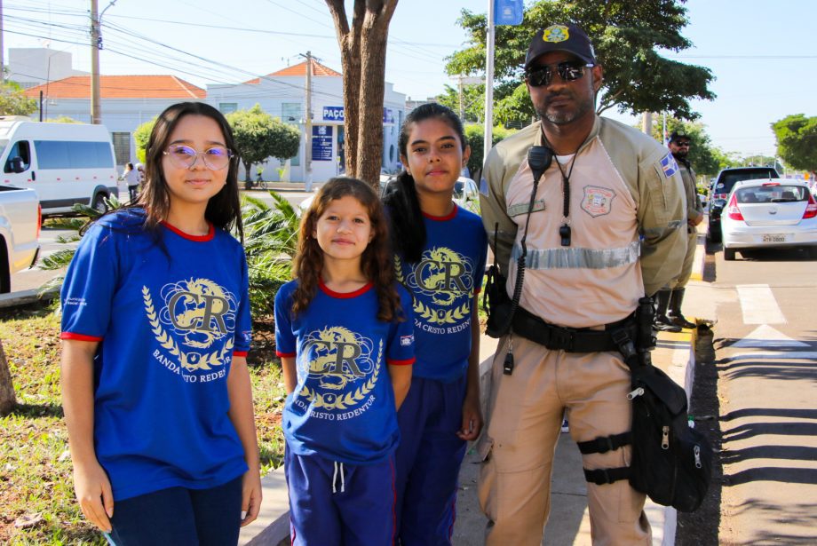 SMAS realiza blitz educativa em alusão ao junho prata SMAS realiza blitz educativa em alusão ao junho prata
