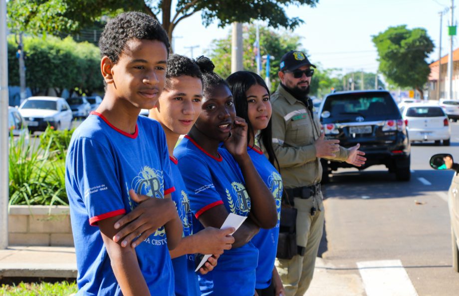SMAS realiza blitz educativa em alusão ao junho prata SMAS realiza blitz educativa em alusão ao junho prata
