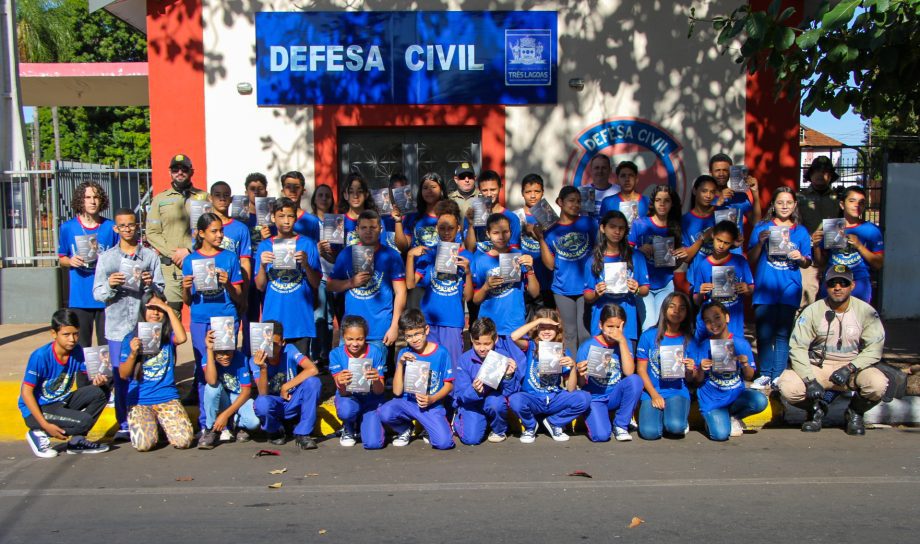 SMAS realiza blitz educativa em alusão ao junho prata SMAS realiza blitz educativa em alusão ao junho prata