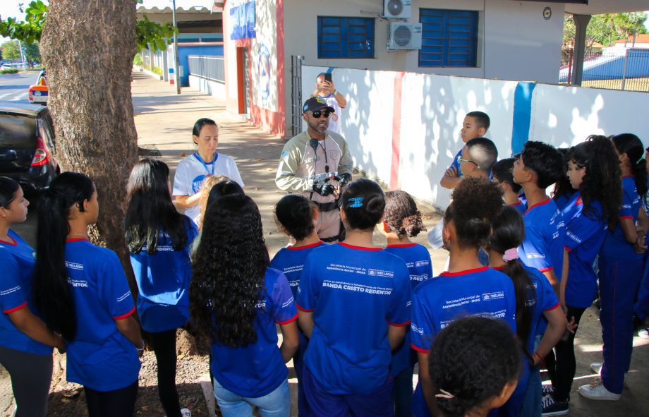 SMAS realiza blitz educativa em alusão ao junho prata SMAS realiza blitz educativa em alusão ao junho prata