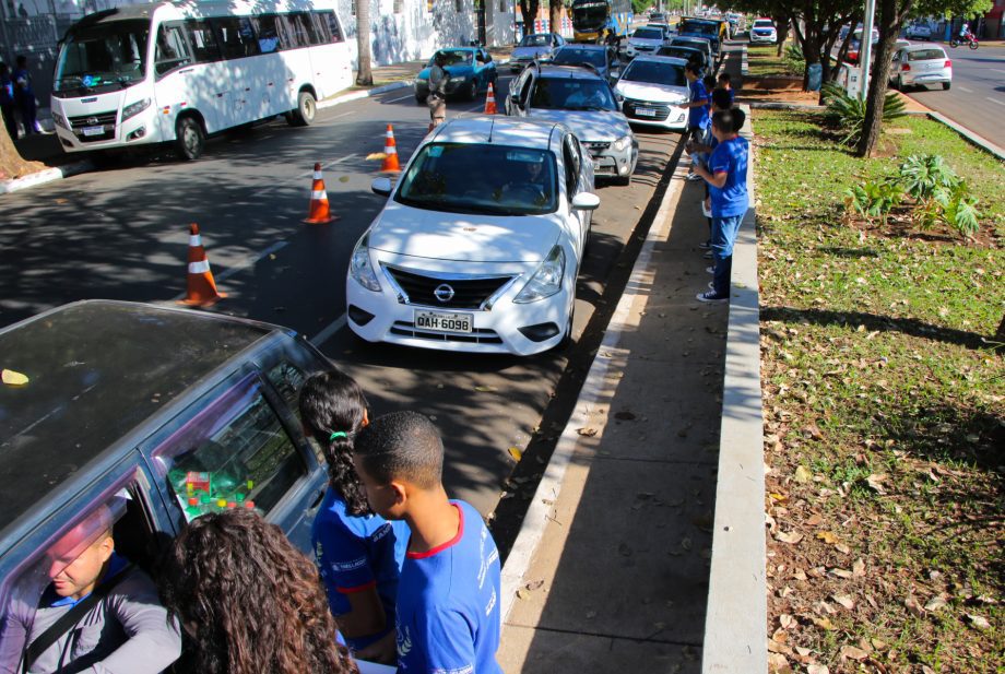 SMAS realiza blitz educativa em alusão ao junho prata SMAS realiza blitz educativa em alusão ao junho prata