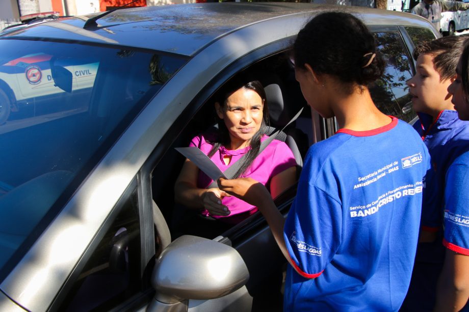 SMAS realiza blitz educativa em alusão ao junho prata SMAS realiza blitz educativa em alusão ao junho prata