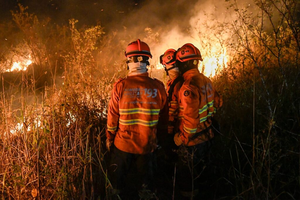 Por terra, rio e ar: Governo de MS mobiliza várias frentes no Pantanal em ações contra o fogo