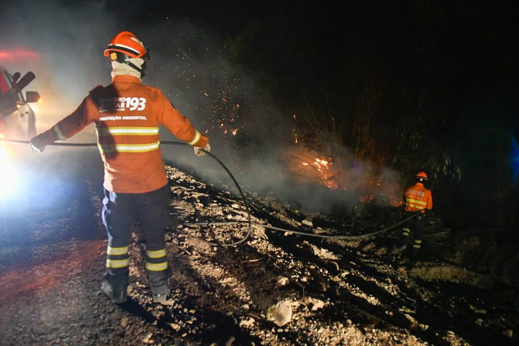 Por terra, rio e ar: Governo de MS mobiliza várias frentes no Pantanal em ações contra o fogo