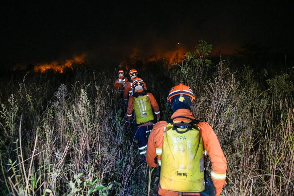 Por terra, rio e ar: Governo de MS mobiliza várias frentes no Pantanal em ações contra o fogo