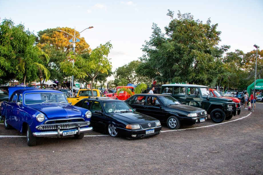 Veja como foi o 12º Encontro de Carros Antigos realizado no Balneário Municipal Veja como foi o 12º Encontro de Carros Antigos realizado no Balneário Municipal