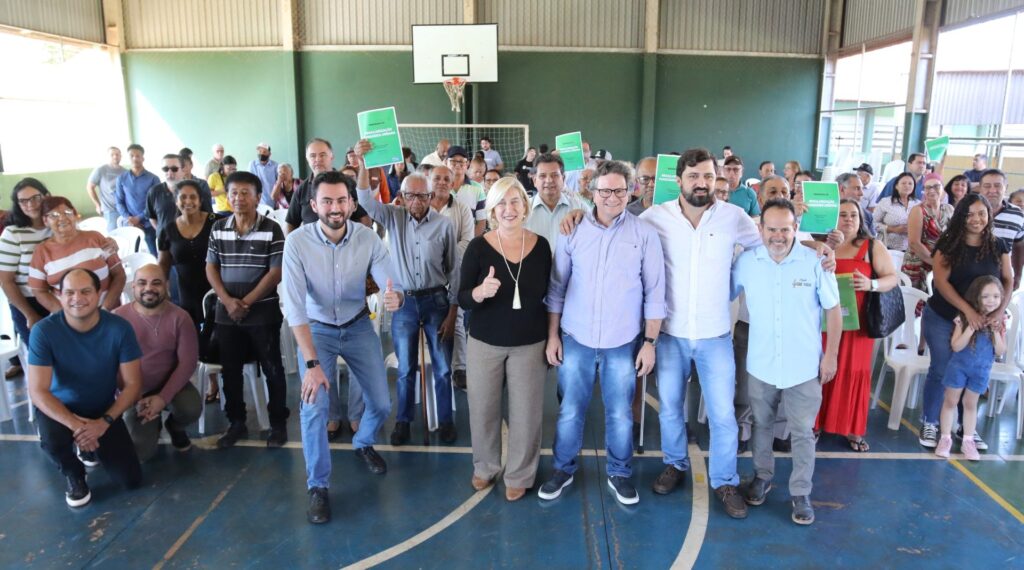 Com mais de 5,3 mil títulos de regularização fundiária entregues, Governo de MS beneficia população