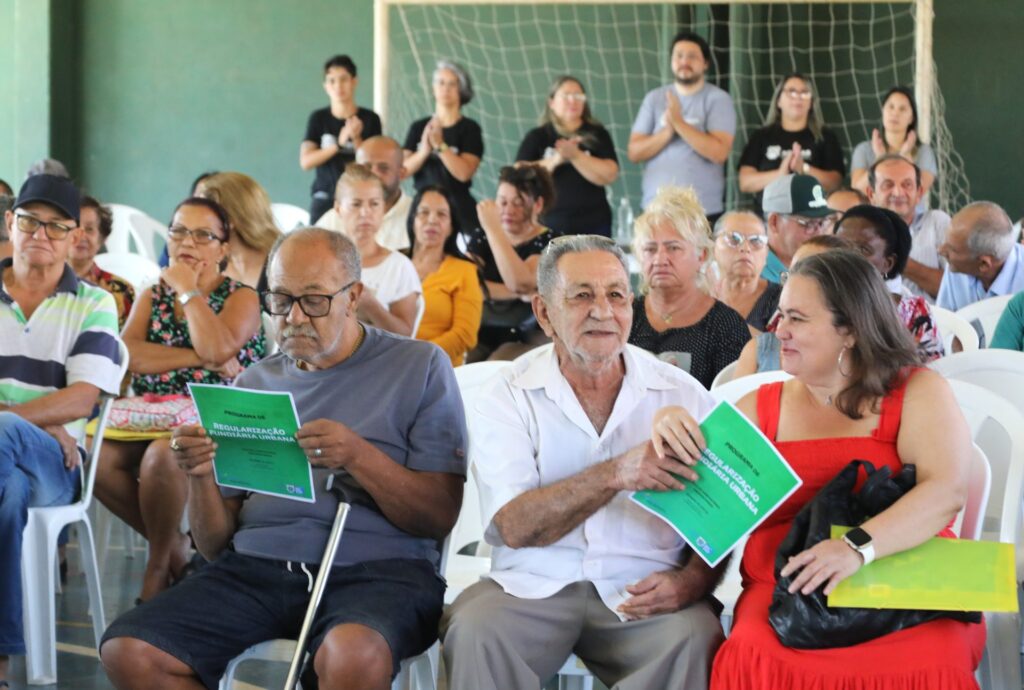 Com mais de 5,3 mil títulos de regularização fundiária entregues, Governo de MS beneficia população