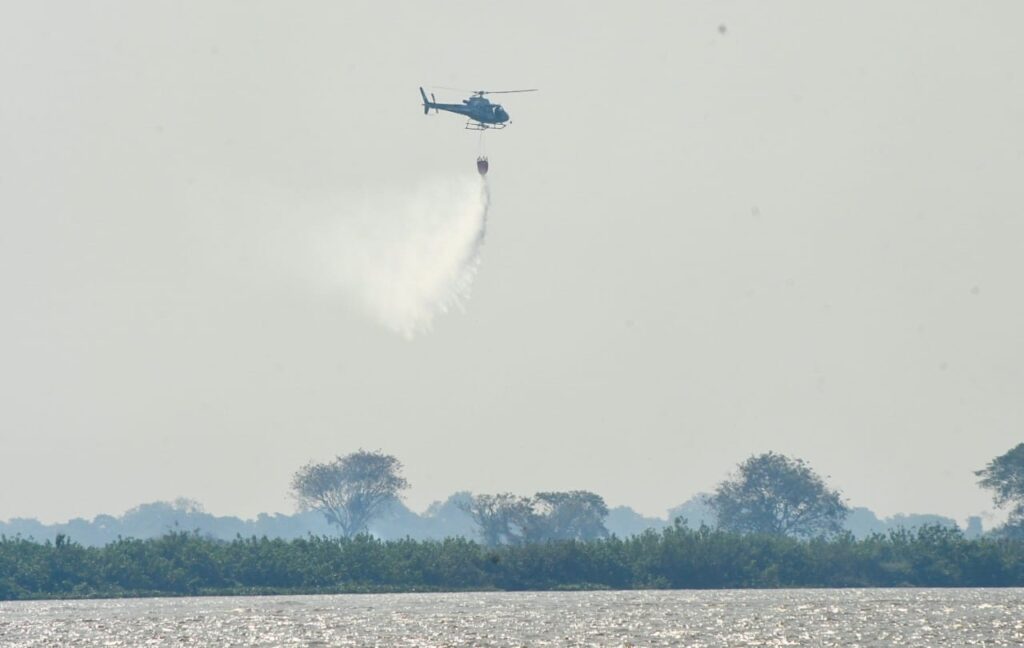 Por terra, rio e ar: Governo de MS mobiliza várias frentes no Pantanal em ações contra o fogo