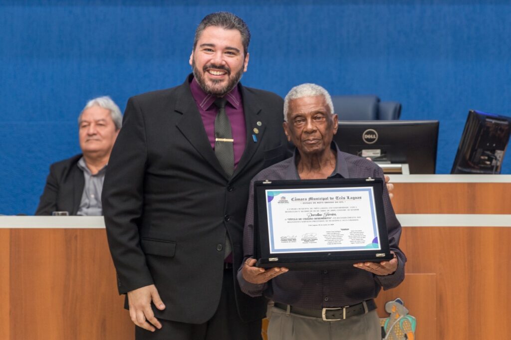 Títulos, moções e comenda são entregues pela Câmara Municipal, durante solenidade Títulos, moções e comenda são entregues pela Câmara Municipal, durante solenidade