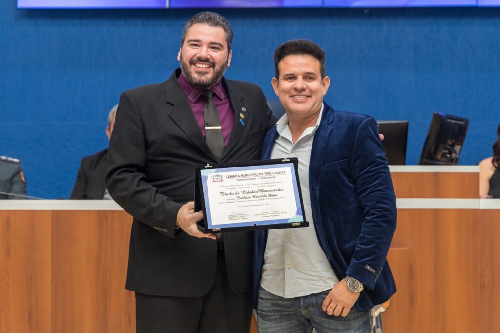 Títulos, moções e comenda são entregues pela Câmara Municipal, durante solenidade Títulos, moções e comenda são entregues pela Câmara Municipal, durante solenidade
