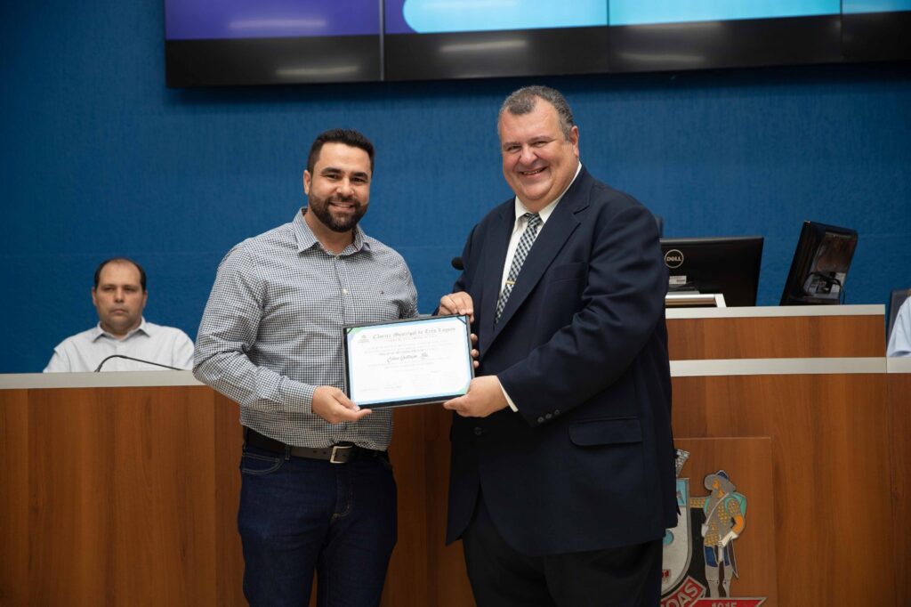 Empresas, profissionais, atleta e sindicato são homenageados durante solenidade Empresas, profissionais, atleta e sindicato são homenageados durante solenidade