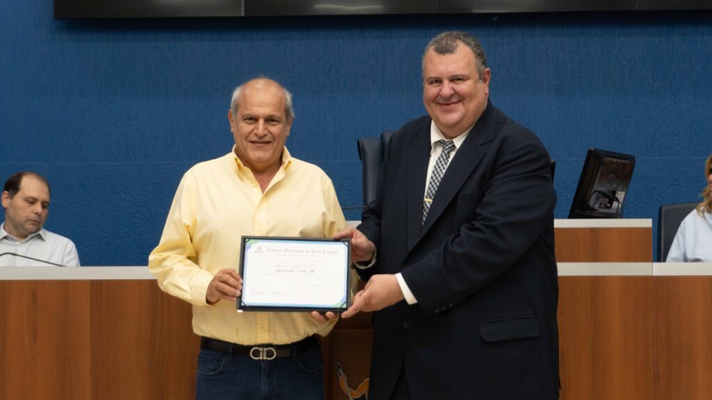 Empresas, profissionais, atleta e sindicato são homenageados durante solenidade Empresas, profissionais, atleta e sindicato são homenageados durante solenidade
