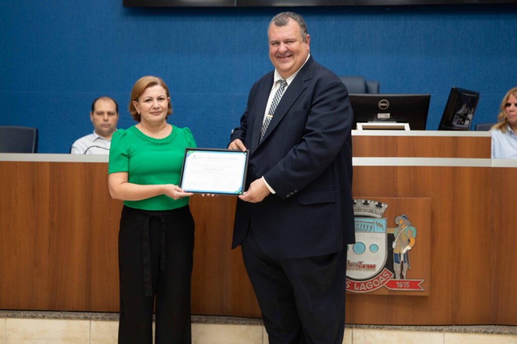 Empresas, profissionais, atleta e sindicato são homenageados durante solenidade Empresas, profissionais, atleta e sindicato são homenageados durante solenidade