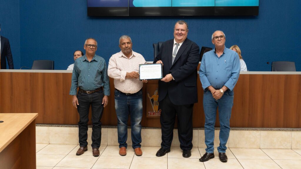 Empresas, profissionais, atleta e sindicato são homenageados durante solenidade Empresas, profissionais, atleta e sindicato são homenageados durante solenidade