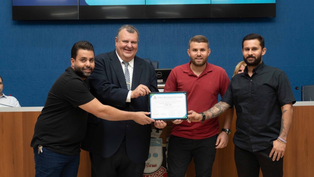 Empresas, profissionais, atleta e sindicato são homenageados durante solenidade Empresas, profissionais, atleta e sindicato são homenageados durante solenidade