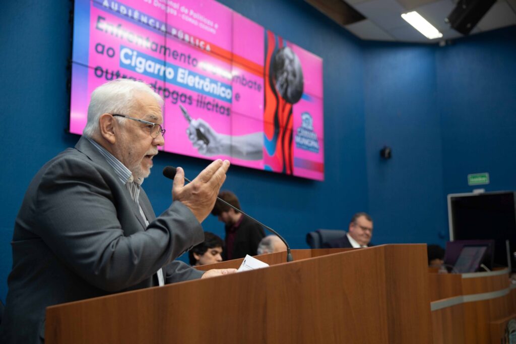 Câmara realiza audiência pública para debater sobre o cigarro eletrônico