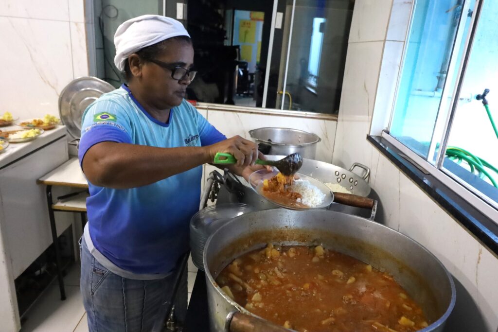 Com apoio do Governo, projeto de três gerações representa “asas do futuro” para milhares de crianças Com apoio do Governo, projeto de três gerações representa “asas do futuro” para milhares de crianças