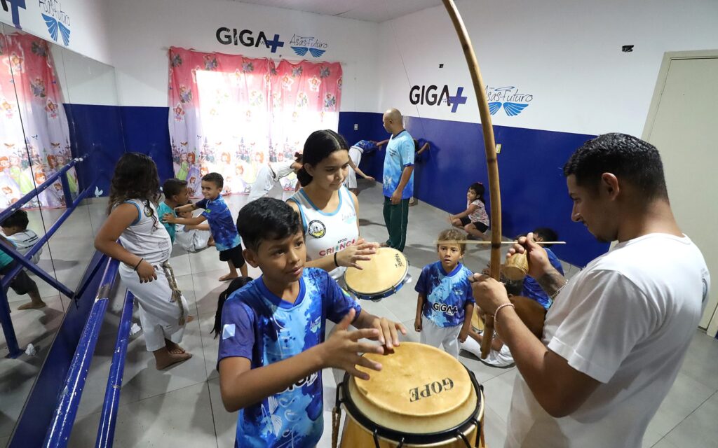 Com apoio do Governo, projeto de três gerações representa “asas do futuro” para milhares de crianças Com apoio do Governo, projeto de três gerações representa “asas do futuro” para milhares de crianças