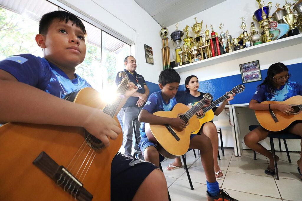 Com apoio do Governo, projeto de três gerações representa “asas do futuro” para milhares de crianças Com apoio do Governo, projeto de três gerações representa “asas do futuro” para milhares de crianças