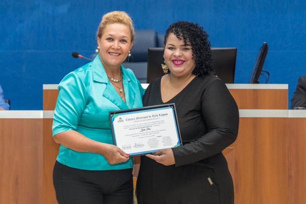 Moções, títulos e diplomas são entregues durante sessão solene Moções, títulos e diplomas são entregues durante sessão solene