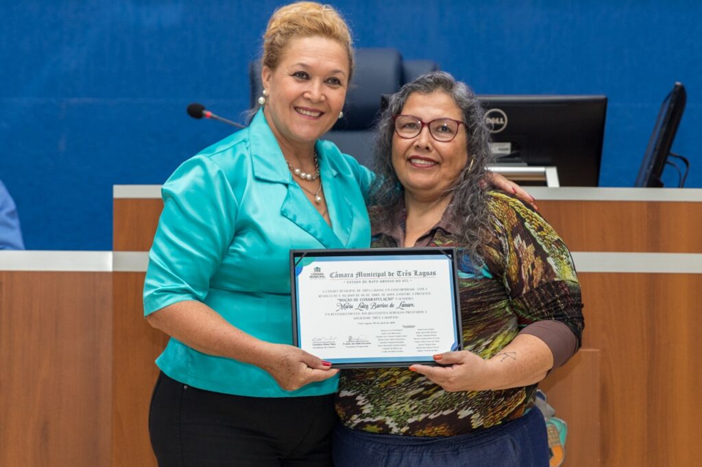 Moções, títulos e diplomas são entregues durante sessão solene Moções, títulos e diplomas são entregues durante sessão solene