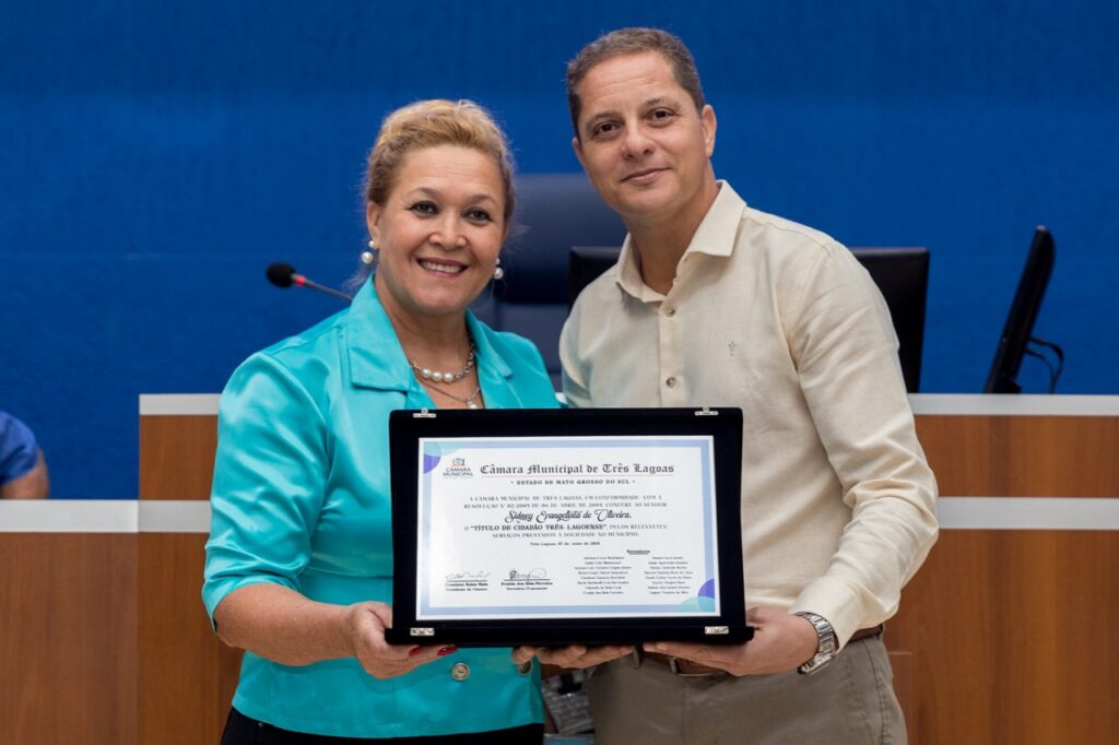 Moções, títulos e diplomas são entregues durante sessão solene Moções, títulos e diplomas são entregues durante sessão solene