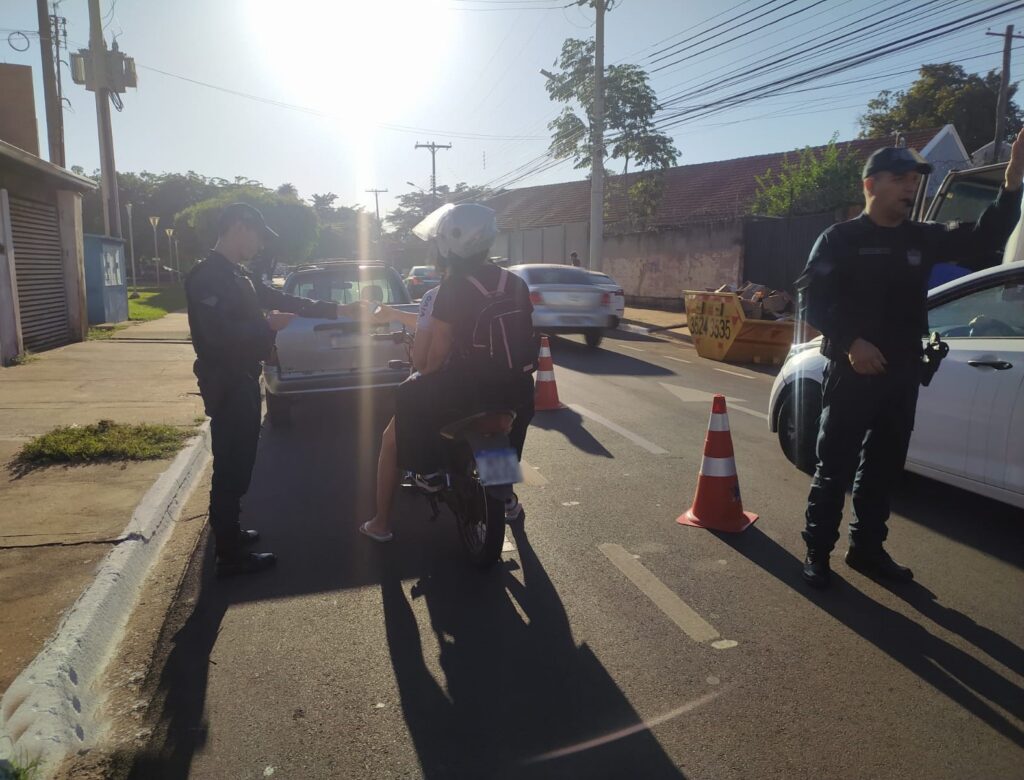 Para promover trânsito mais seguro, 2º BPM realiza blitz educativa em Três Lagoas