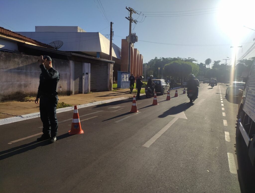 Para promover trânsito mais seguro, 2º BPM realiza blitz educativa em Três Lagoas