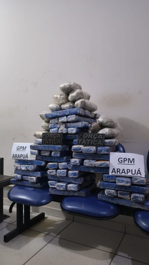 Polícia Militar aprende drogas e prende traficante em Arapuá