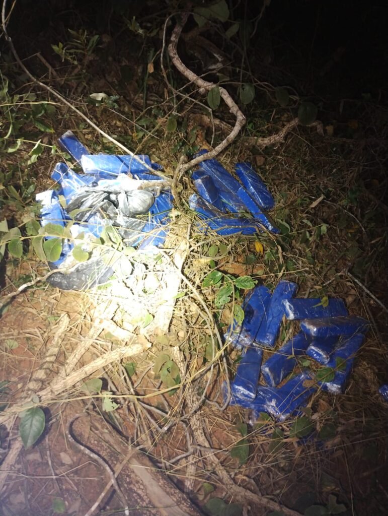 Polícia Militar aprende drogas e prende traficante em Arapuá