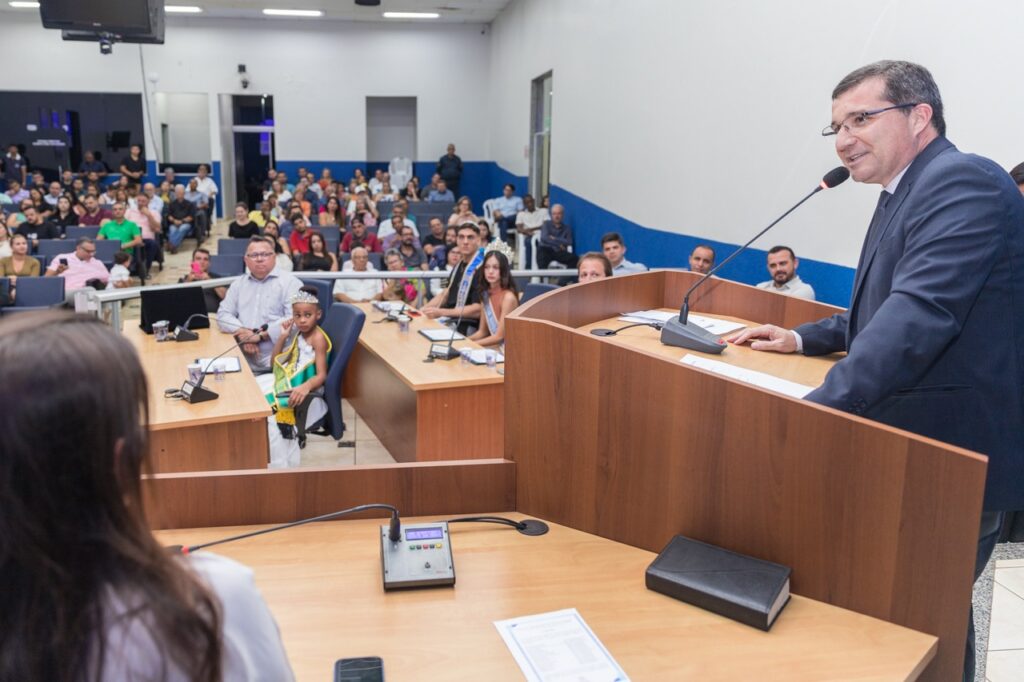 Câmara outorga Moções e Título de Cidadão Três-lagoense Câmara outorga Moções e Título de Cidadão Três-lagoense