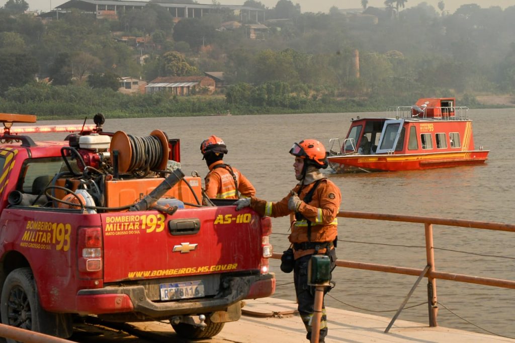 Luta dos Bombeiros contra o fogo no Pantanal é contínua e emociona quem é salvo das chamas