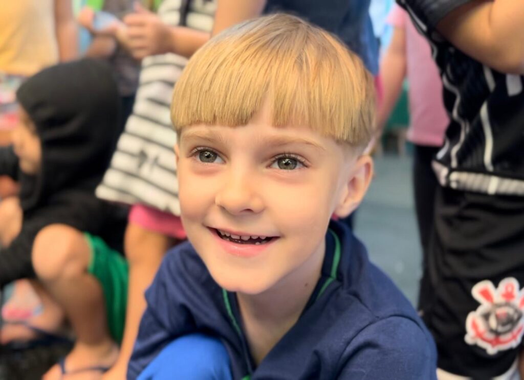 Com brincadeiras e diversão crianças aprendem cuidados para evitar a Síndrome Mão-Pé-Boca