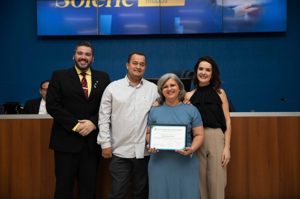 Médicos e servidores são homenageados durante sessão solene