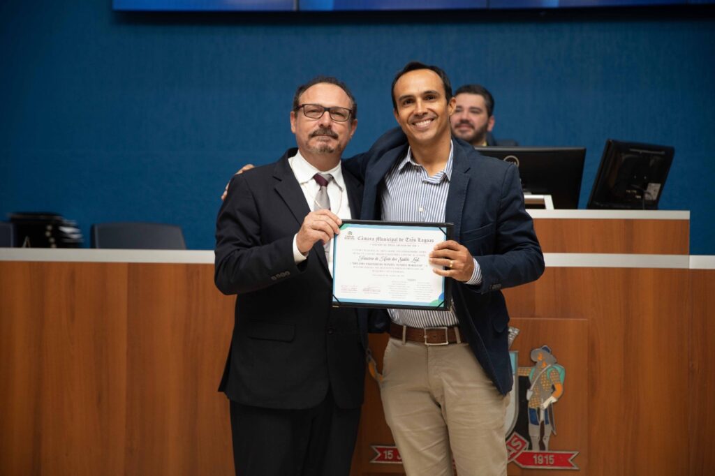 Médicos e servidores são homenageados durante sessão solene